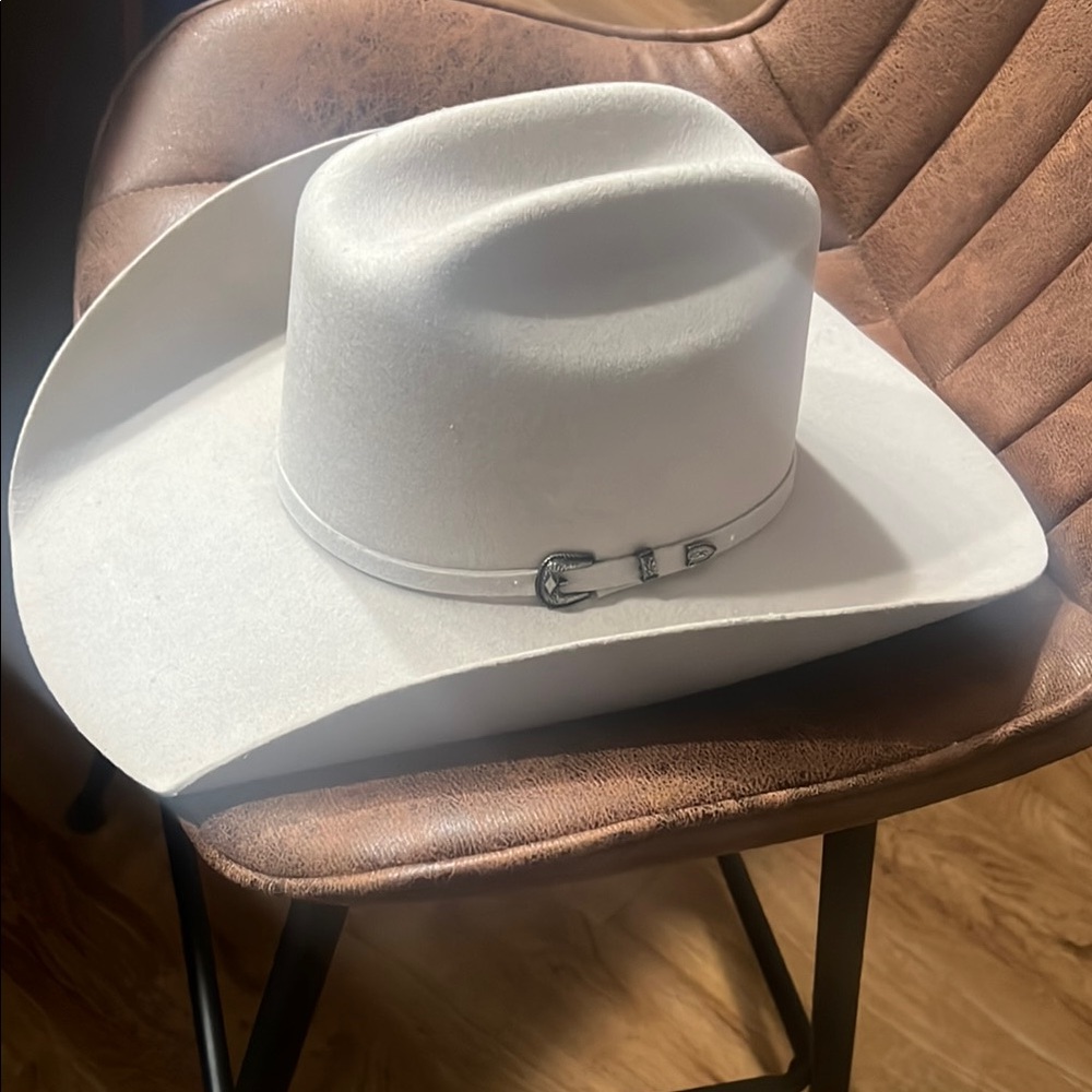 Classic Western Cowboy Hat with Buckle Detail in Silver Gray